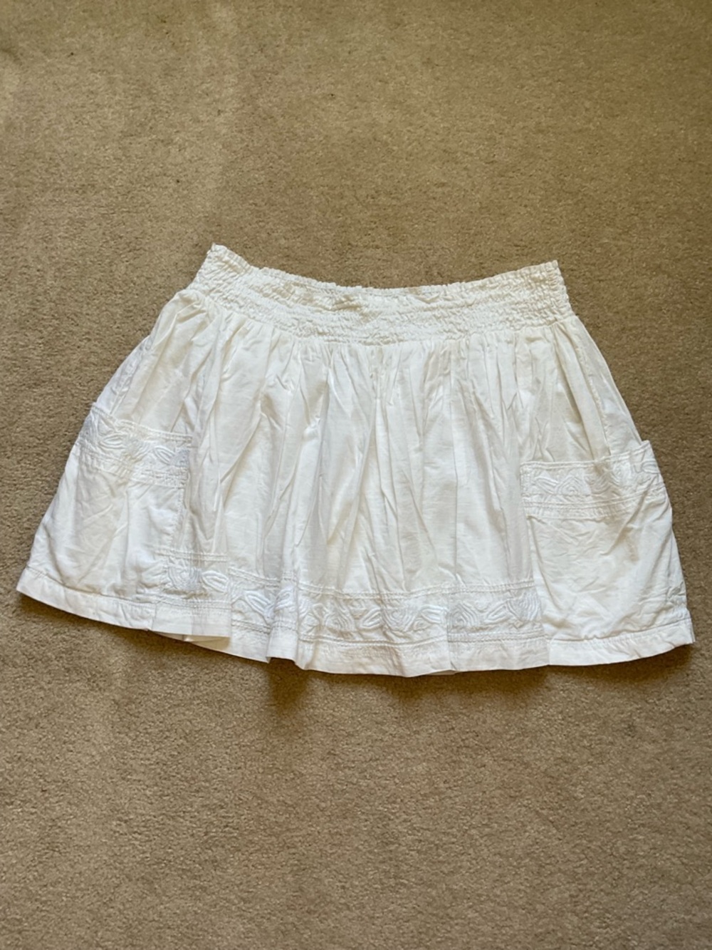 Abercrombie & Fitch White Cotton Smocked-Waist Circle Skirt 14.5” by 14” pockets